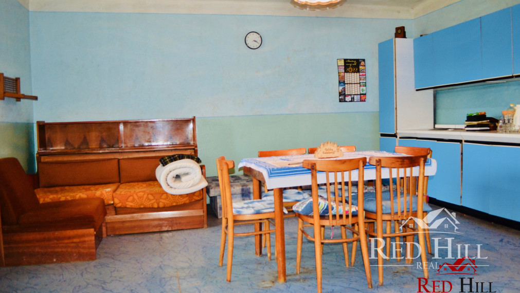 Rodinný dom s viacerými vedľajšími stavbami na predaj - Devičie