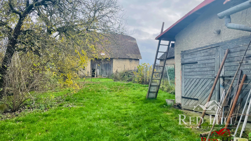 Rodinný dom s viacerými vedľajšími stavbami na predaj - Devičie