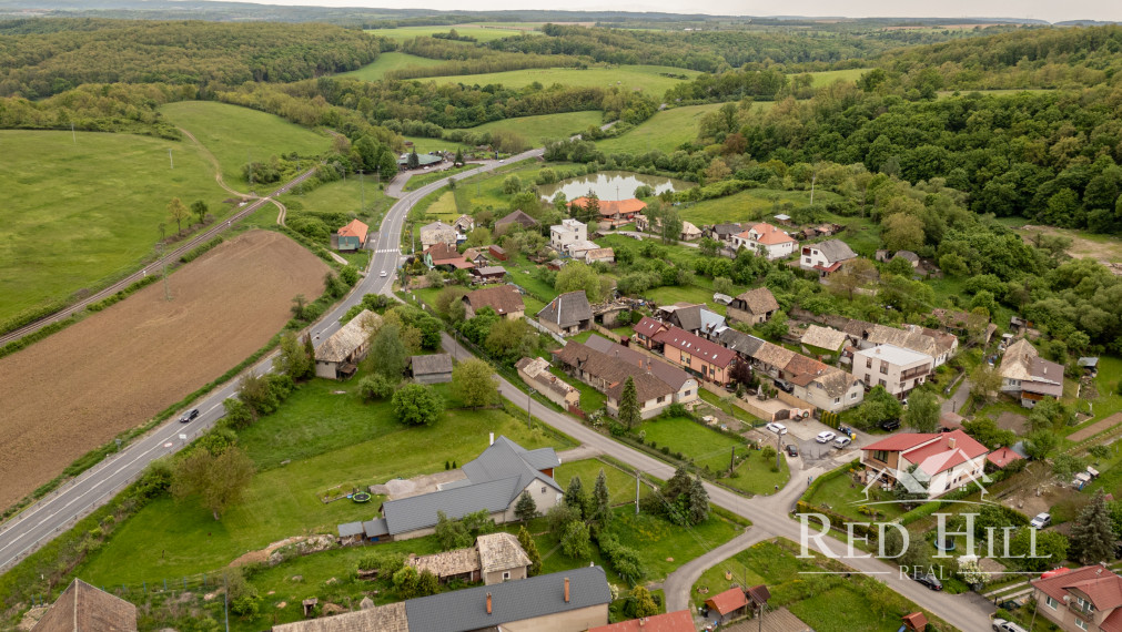 Rodinný dom s viacerými vedľajšími stavbami na predaj - Devičie