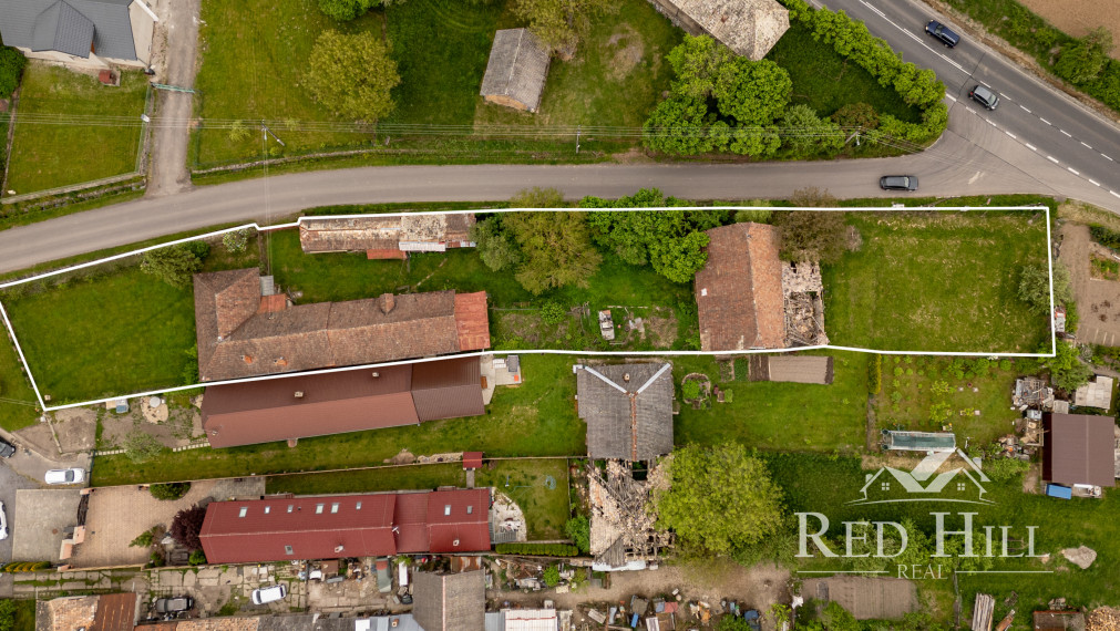 Rodinný dom s viacerými vedľajšími stavbami na predaj - Devičie