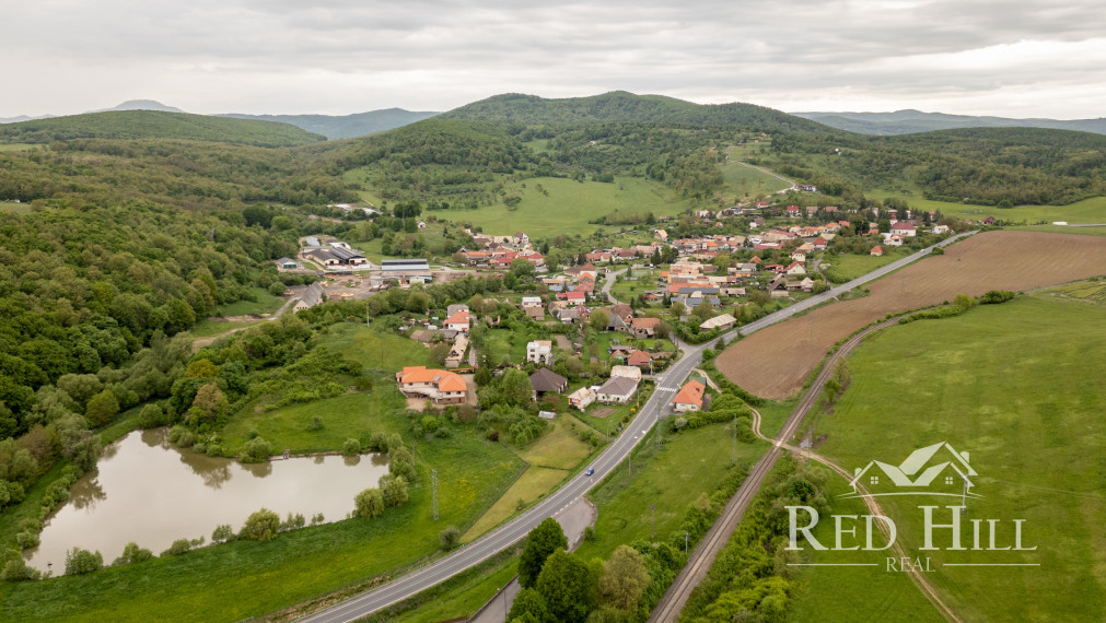 Rodinný dom s viacerými vedľajšími stavbami na predaj - Devičie
