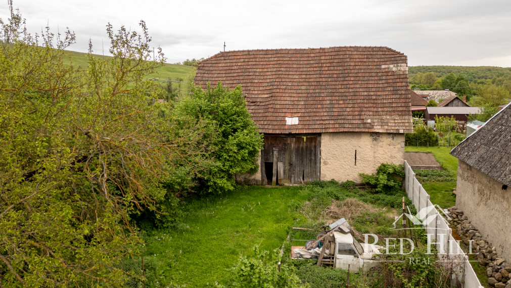 Rodinný dom s viacerými vedľajšími stavbami na predaj - Devičie
