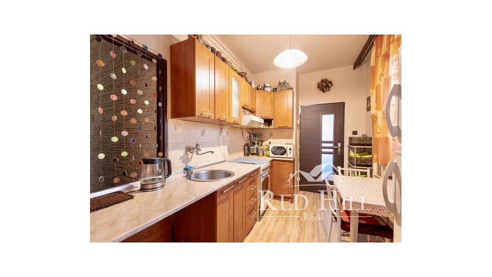 Na predaj 4 izbový byt s garážou a 2 pivnicami v meste Krupina