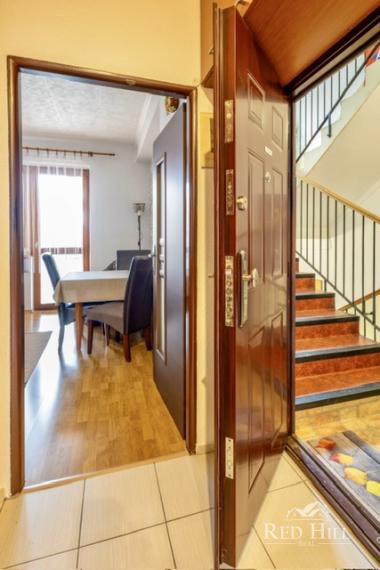 Na predaj 4 izbový byt s garážou a 2 pivnicami v meste Krupina