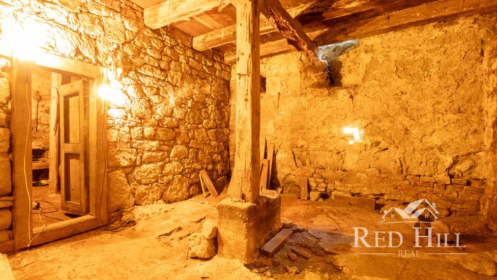 Na predaj rodinný dom- bývalý mlyn s rozsiahlymi pozemkami