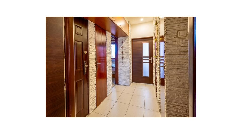 Na predaj 4 izbový byt s garážou a 2 pivnicami v meste Krupina